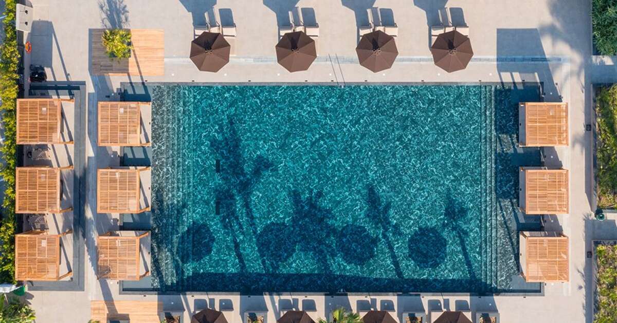 Een foto van het zwembad bij Ammades All Suites Beach Hotel
