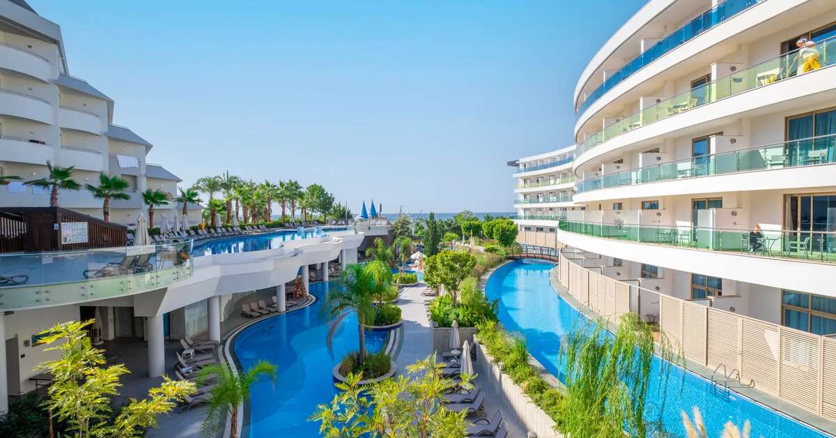 Een foto van het zwembad bij Long Beach Alanya
