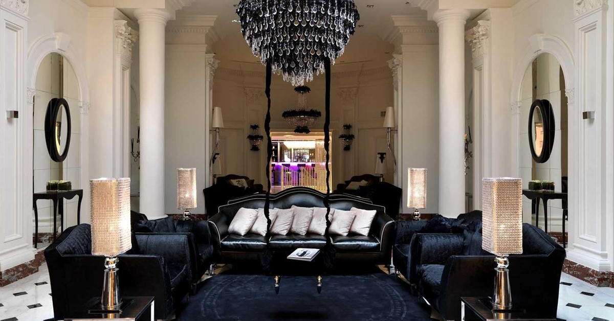 Een foto van het interieur van Leon's Place Hotel