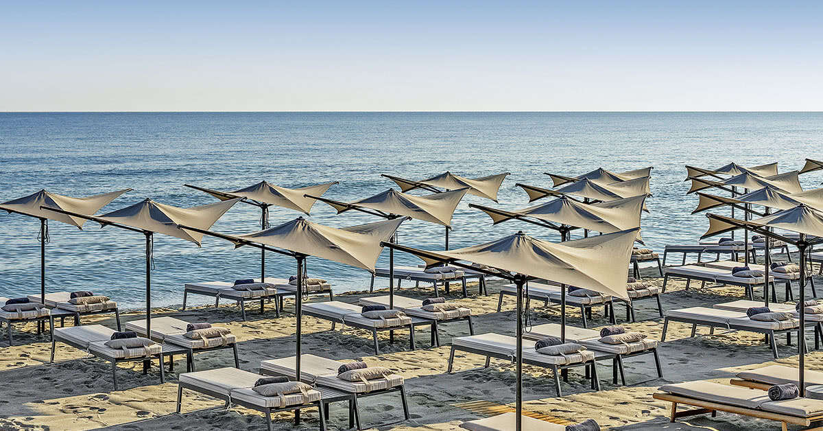 Een foto van het strand bij Ikonos Seafront Luxury Suites