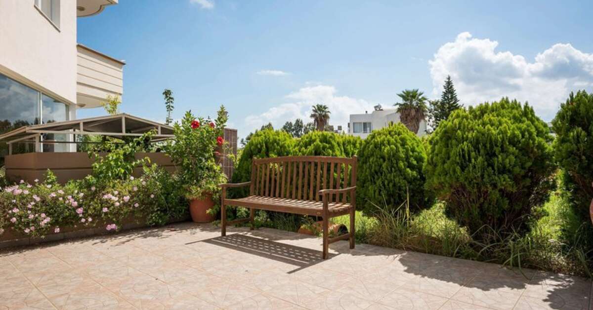 Een foto van het terras bij Dore Hotel
