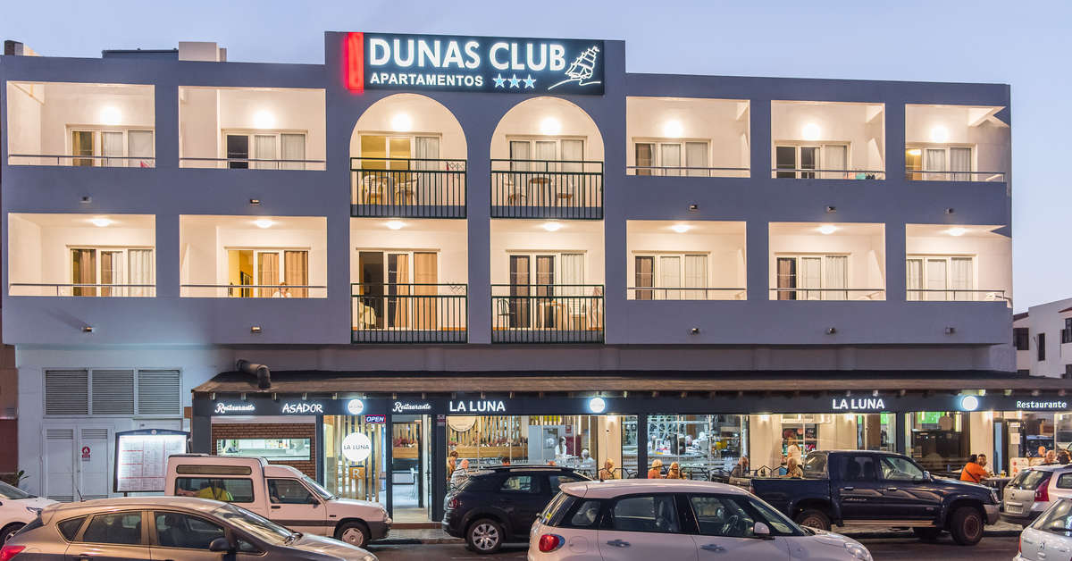 Een foto van de buitenkant van Appartementen Dunas Club
