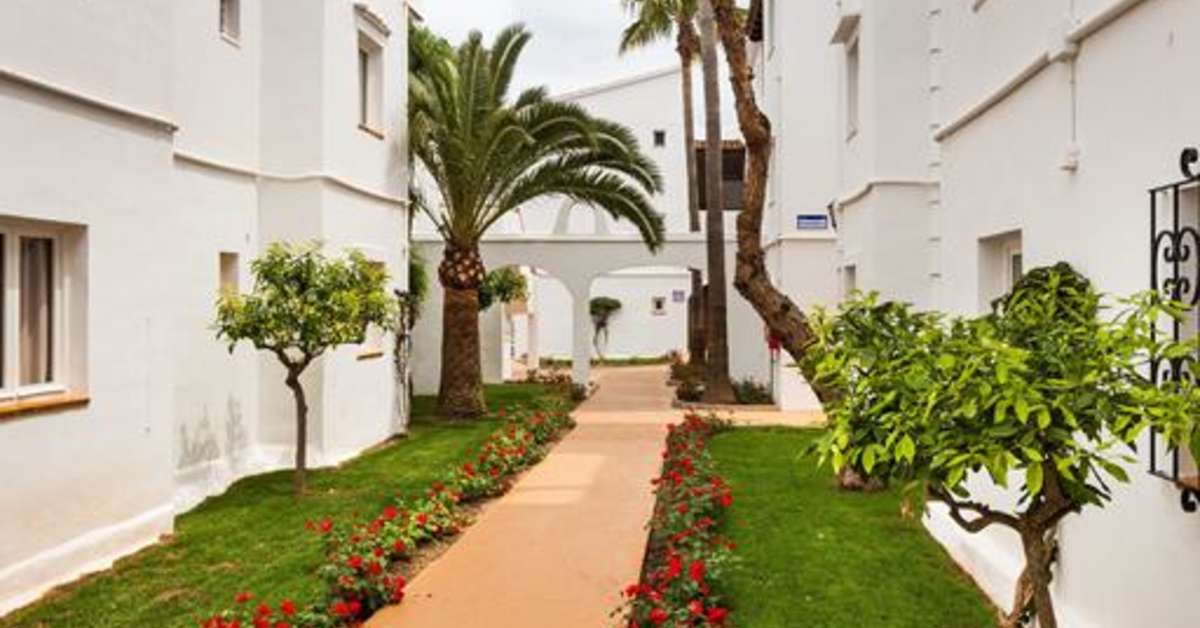 Een foto van de buitenkant van Globales Bouganvilla Aparthotel