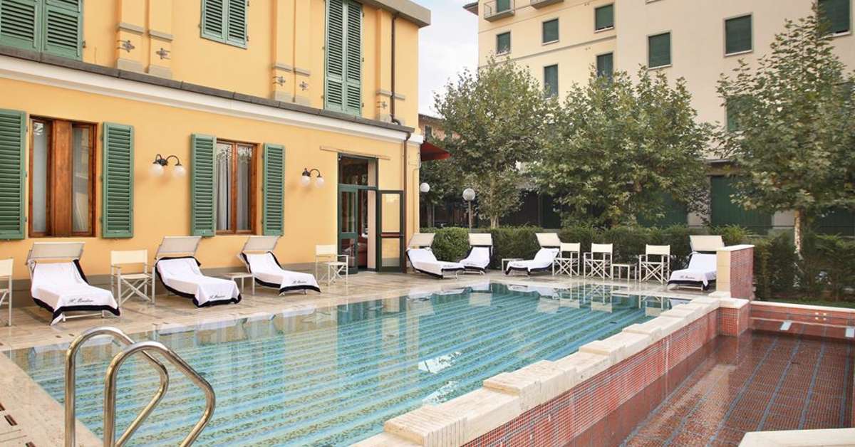 Een foto van het zwembad bij Hotel Maestoso