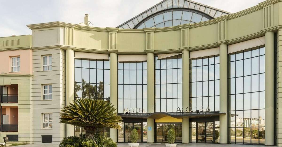 Een foto van de buitenkant van Hotel Ilunion Alcora Sevilla