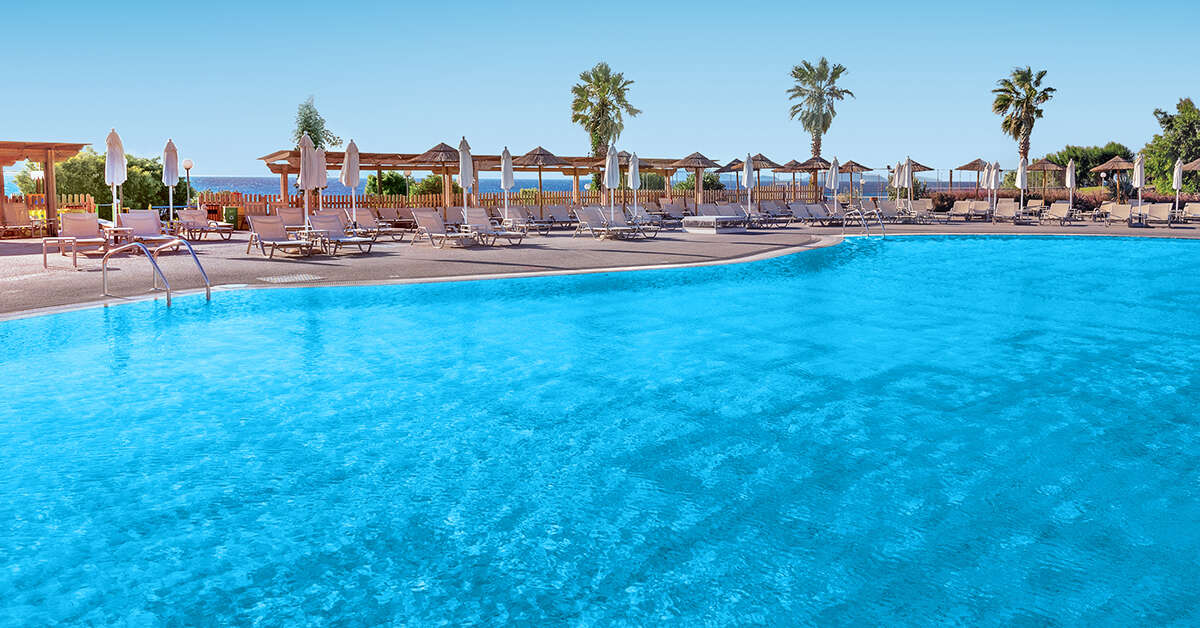 Een foto van het zwembad bij Grand Blue Beach Hotel