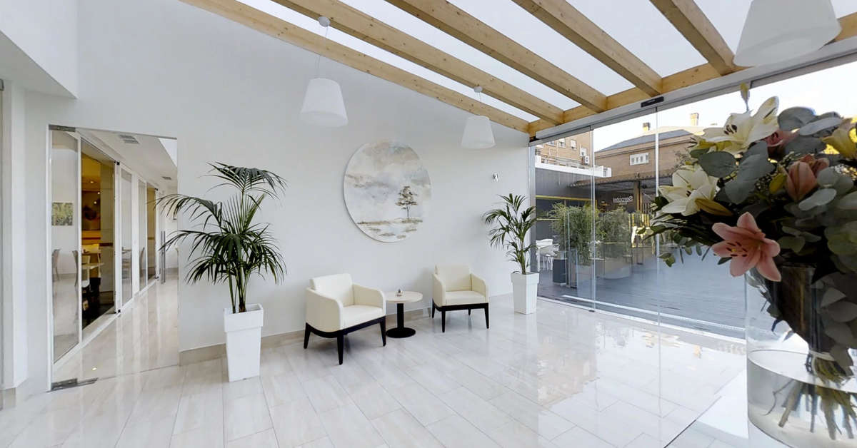 Een foto van het interieur van Sercotel Alcala 611
