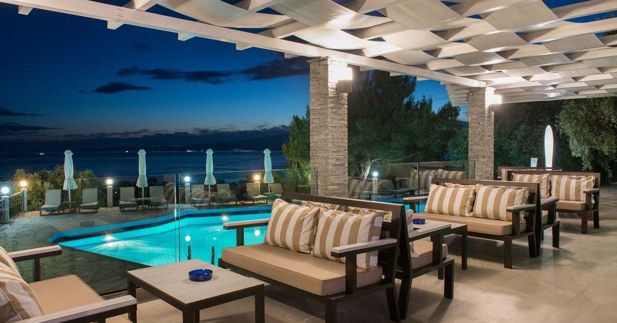 Een foto van het terras bij Villa Natassa