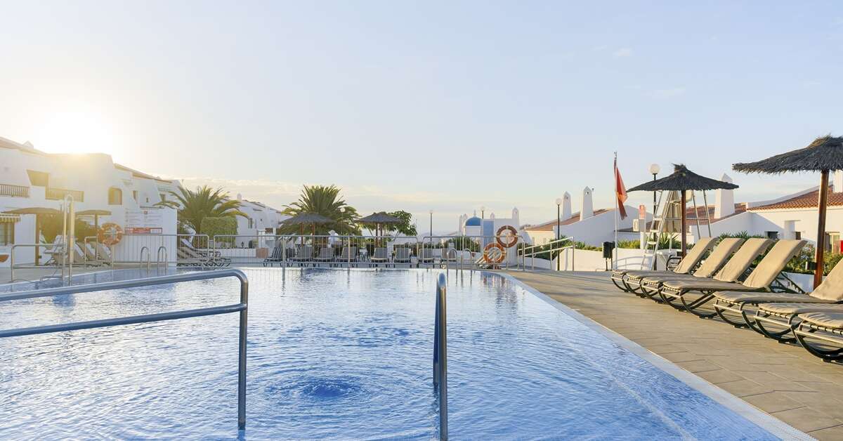 Een foto van het zwembad bij Sunset View Club by Diamond Resorts