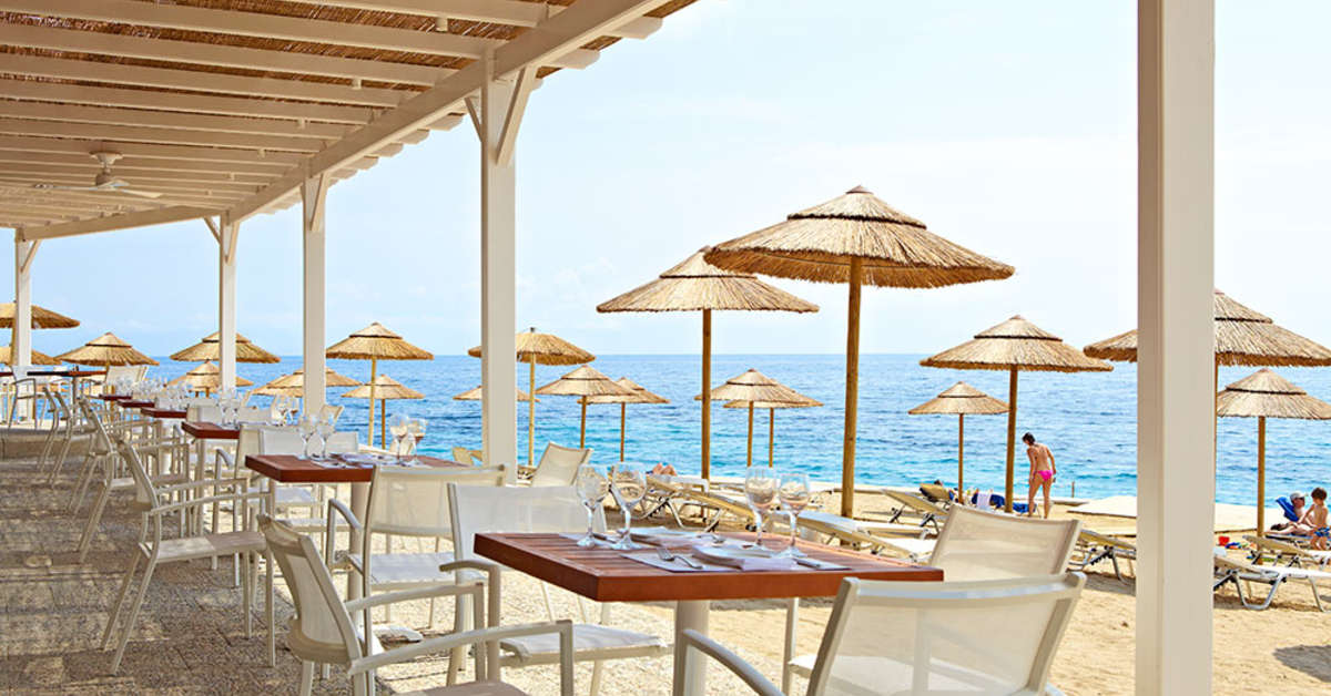 Een foto van het terras bij Marbella Mar-Bella Collection