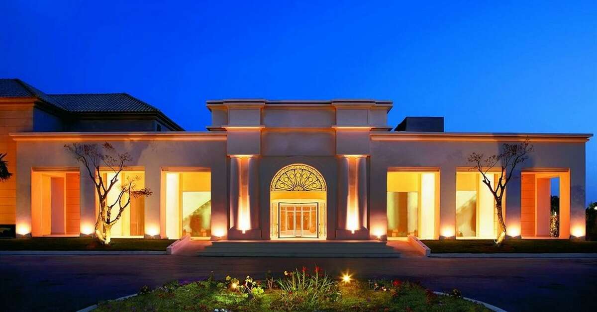 Een foto van de buitenkant van Grecotel Filoxenia Hotel