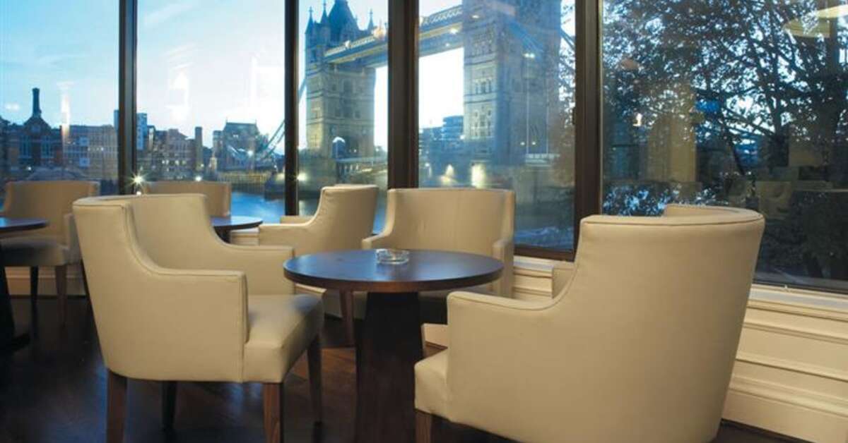 Een foto van het interieur van The Tower Hotel