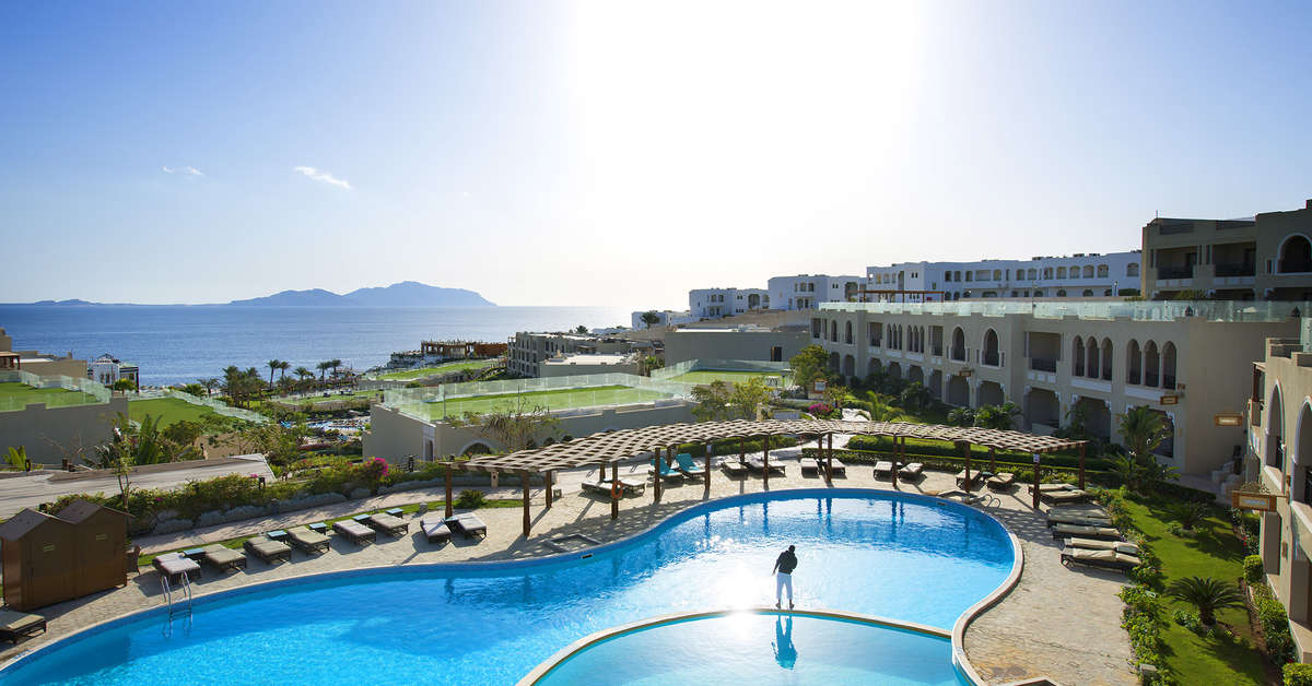 Een foto van het zwembad bij Sunrise Arabian Beach Resort