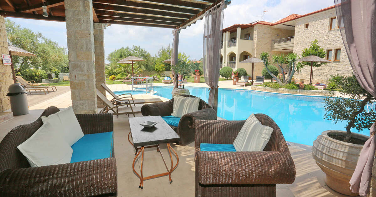 Een foto van het terras bij Country Inn Hotel