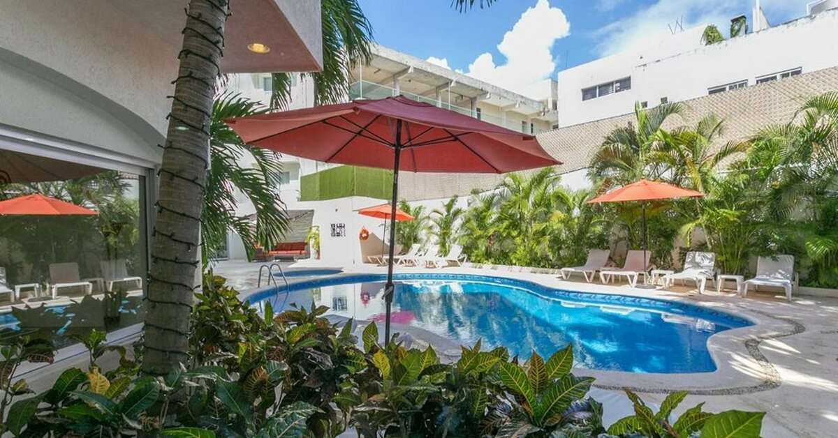 Een foto van het zwembad bij Hotel Adhara Express
