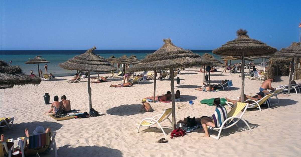 Een foto van het strand bij Le Soleil Bella Vista Hotel