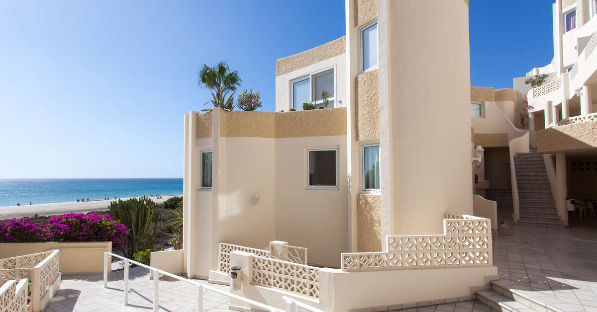 Een foto van de buitenkant van R2 Maryvent Beach Appartementen