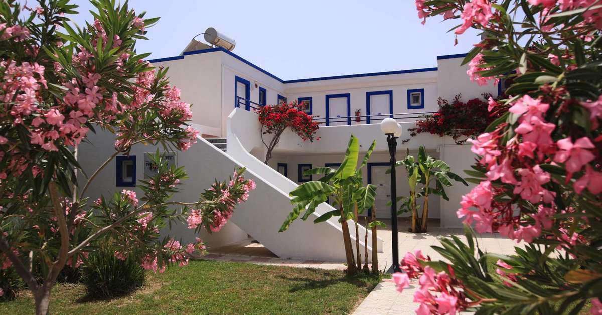 Een foto van de buitenkant van Hotel Tigaki's Star