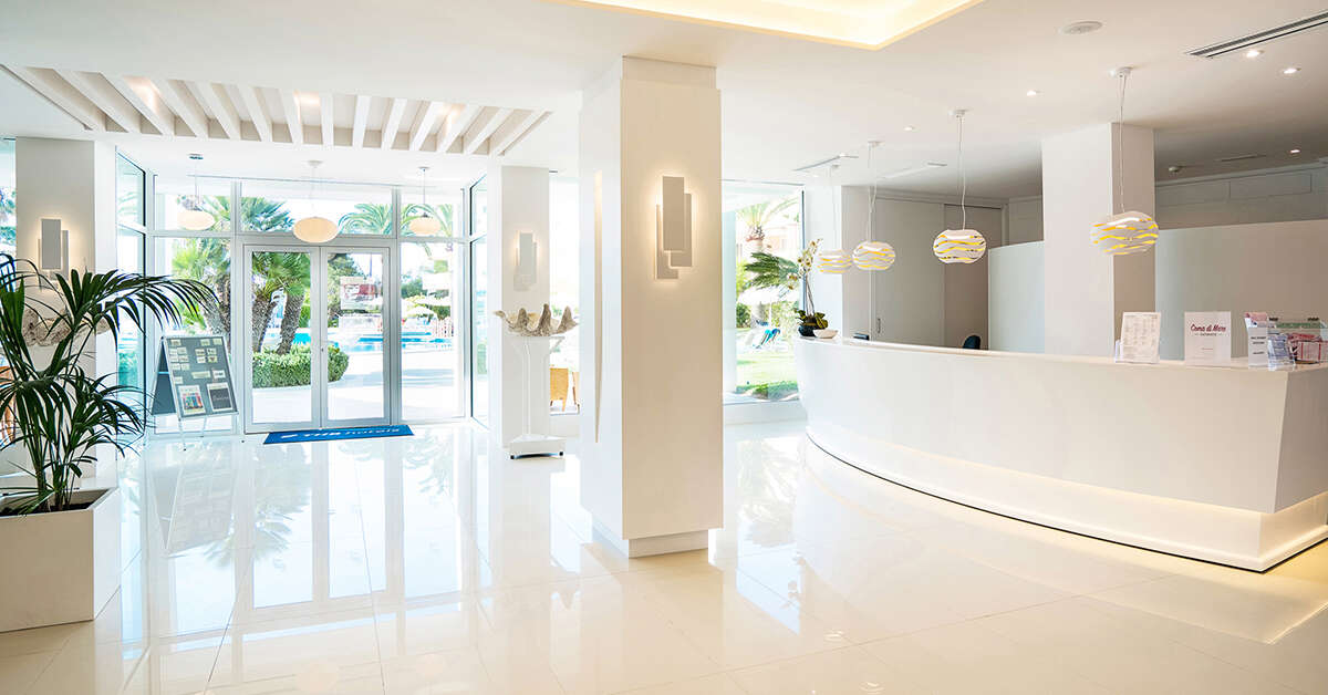 Een foto van het interieur van THB Sa Coma Platja