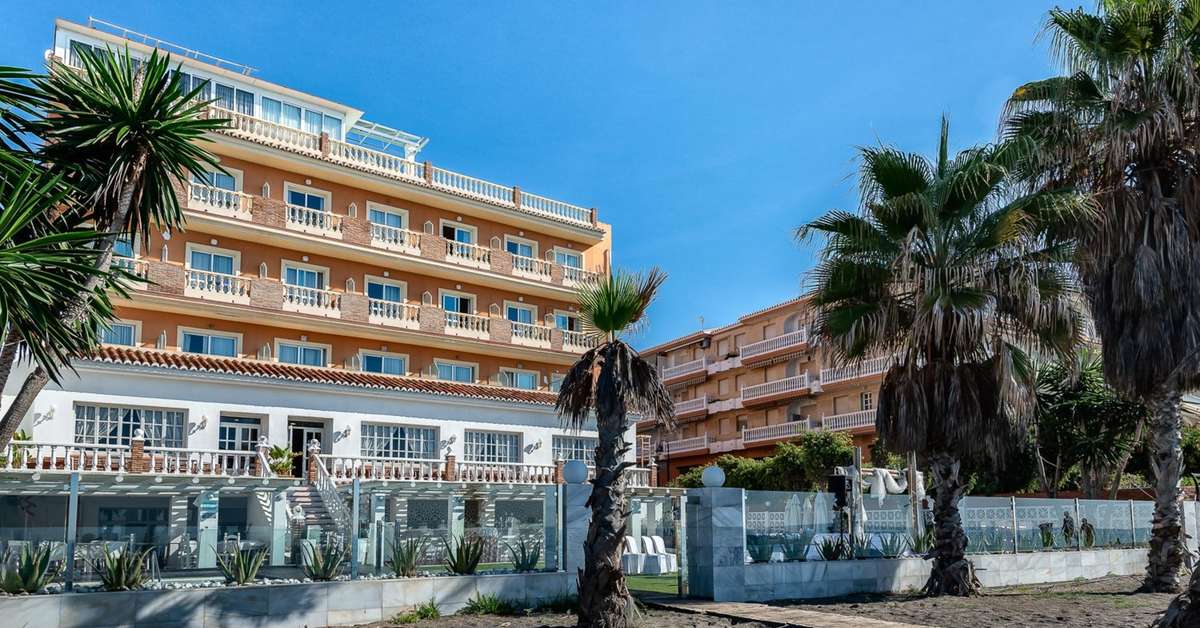 Een foto van de buitenkant van Hotel Santa Rosa