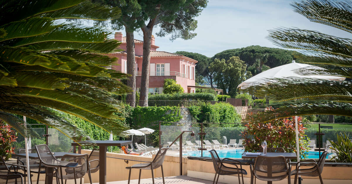 Een foto van het terras bij Hotel Les Jardins de Sainte-Maxime