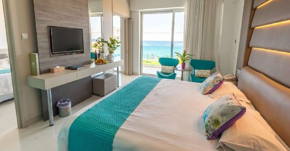 Een foto van The King Evelthon Beach Hotel & Resort