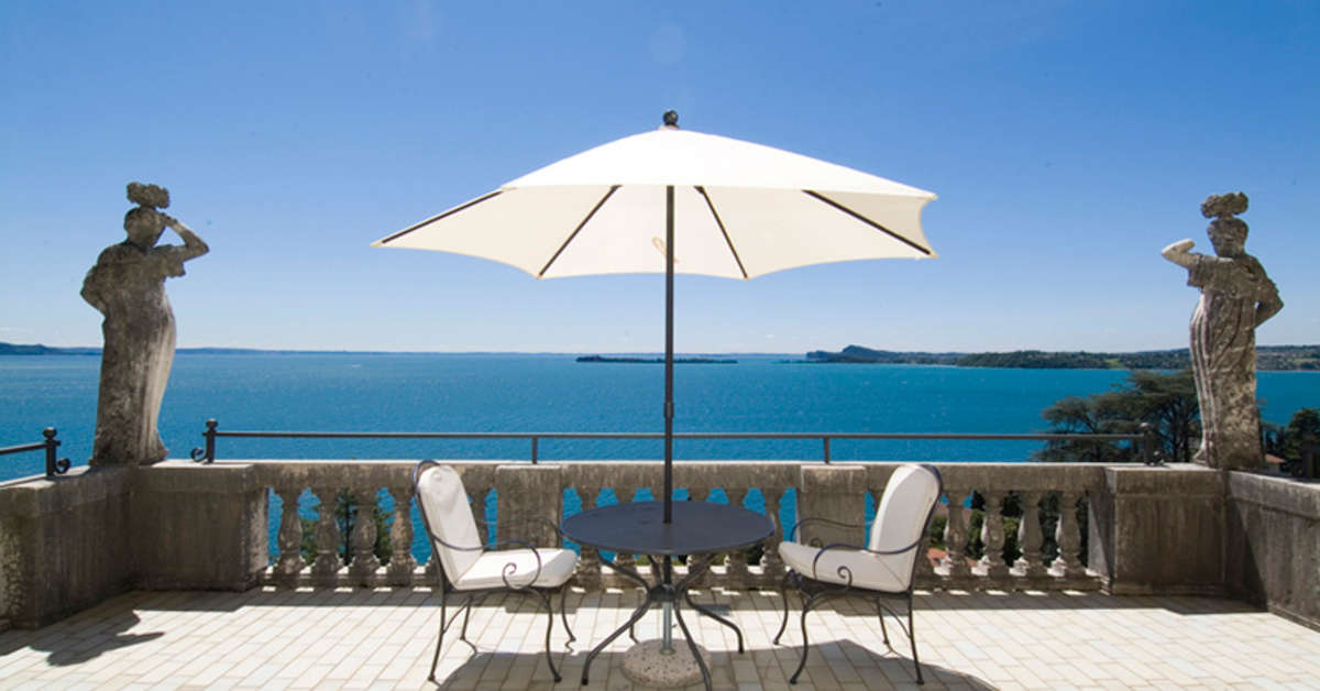 Een foto van het terras bij Hotel Villa Del Sogno