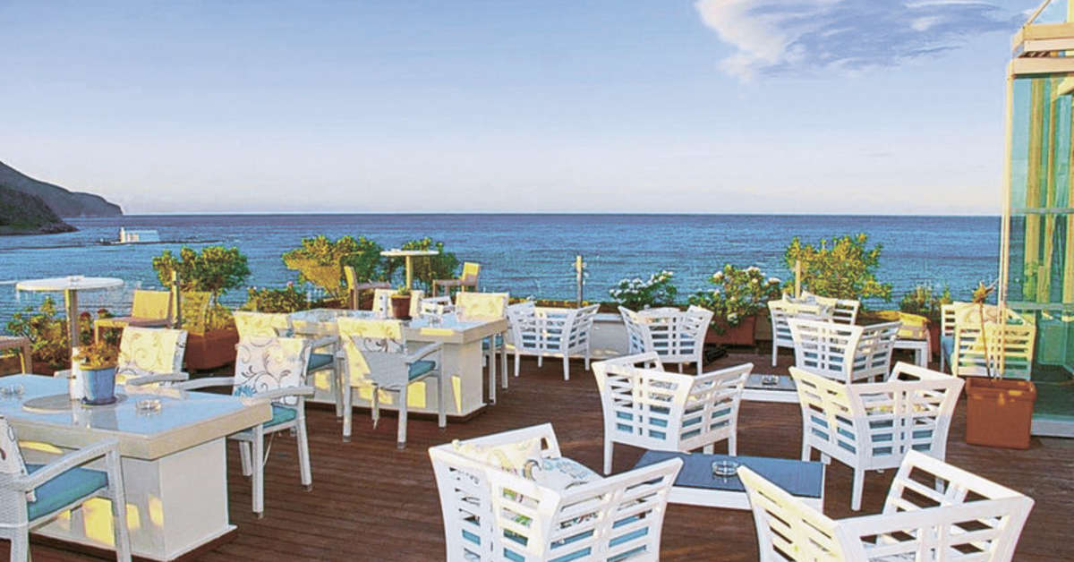 Een foto van het terras bij Corissia Princess Hotel