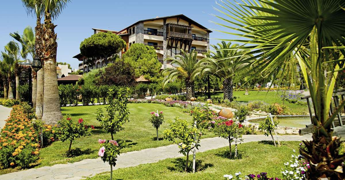 Een foto van de buitenkant van Papillon Belvil Resort & Spa