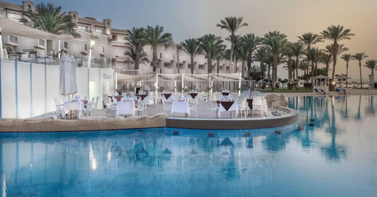 Een foto van het zwembad bij Pyramisa Beach Resort Sahl Hasheesh