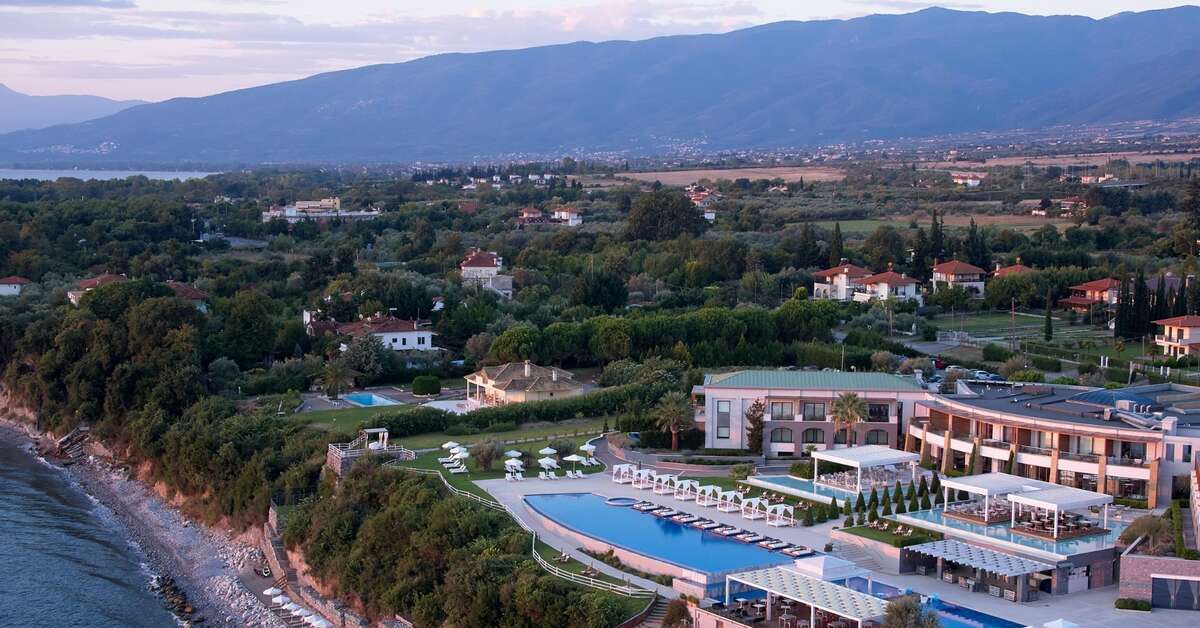 Een foto van het zwembad bij Cavo Olympo Luxury Hotel & Spa