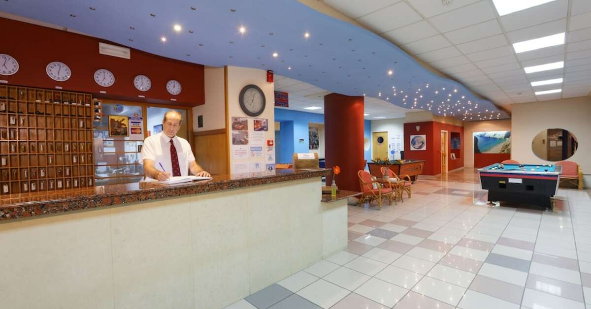 Een foto van het interieur van Agrabella Hotel
