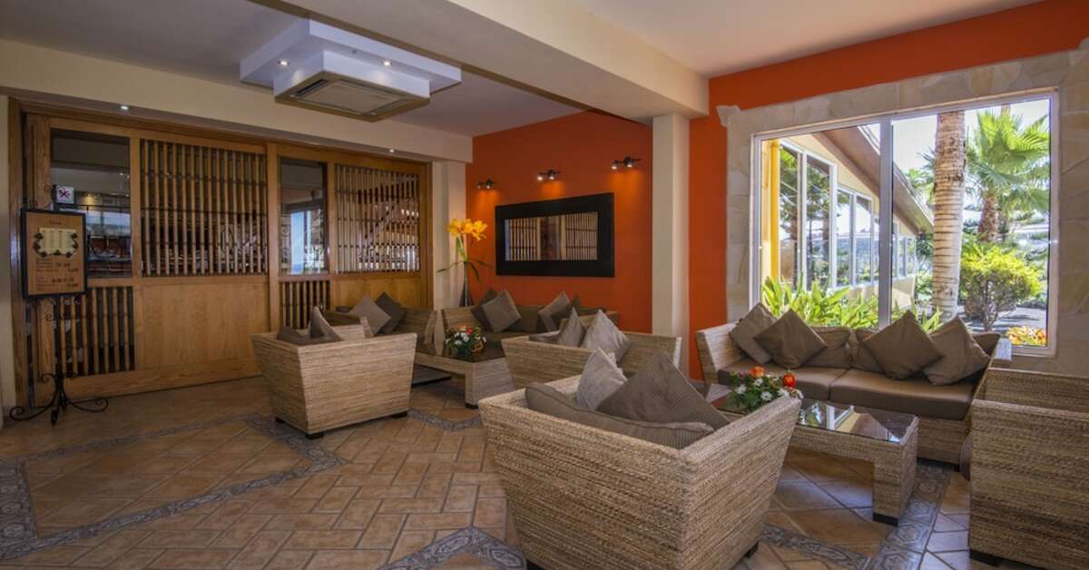 Een foto van het interieur van Hovima Jardin Caleta