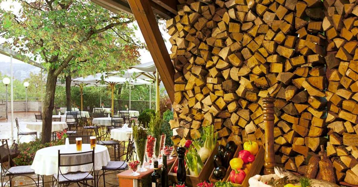 Een foto van het terras bij NH Collection Prague