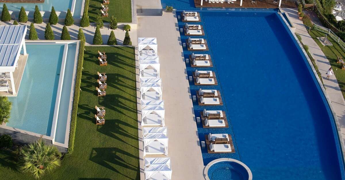 Een foto van het zwembad bij Cavo Olympo Luxury Hotel & Spa