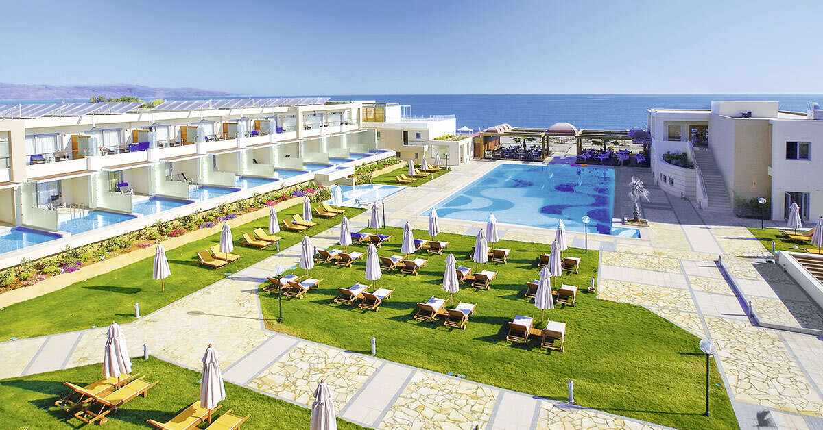 Een foto van het zwembad bij Minoa Palace Resort & Spa