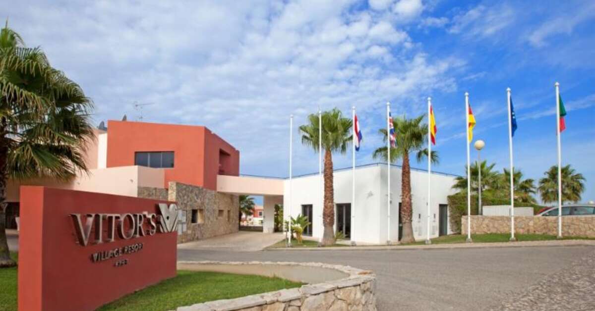 Een foto van de buitenkant van Aparthotel Vitor's Village