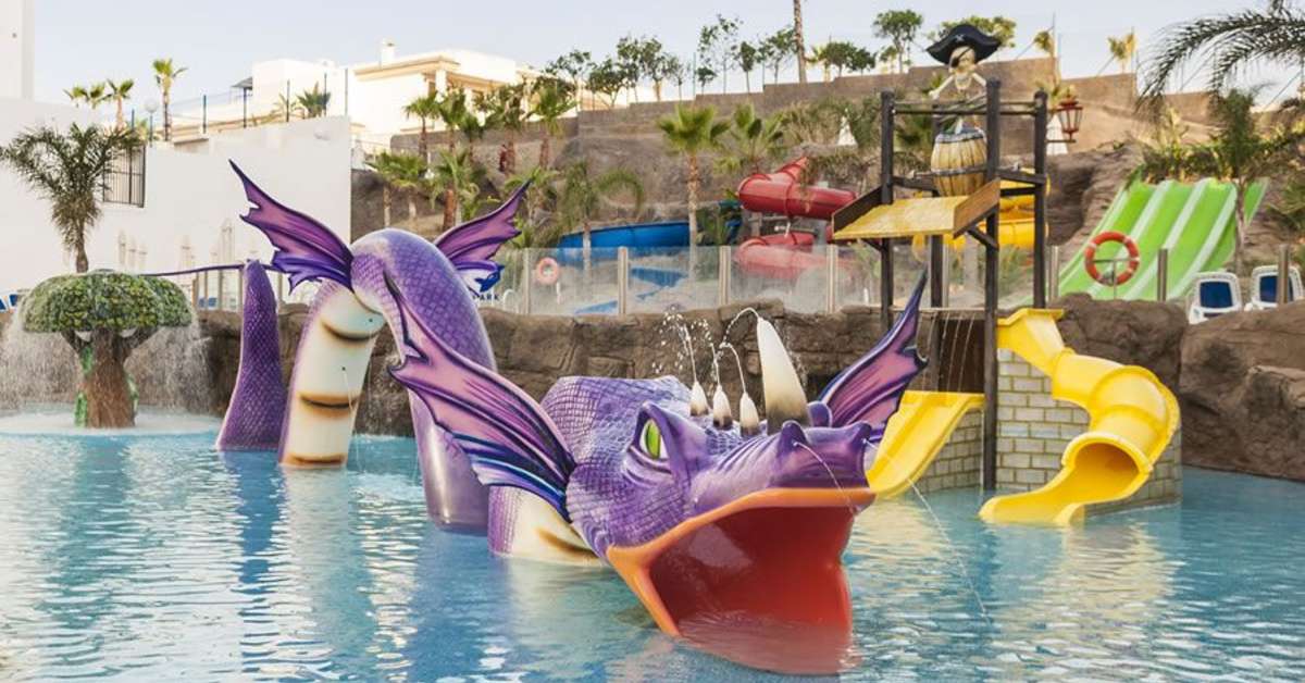 Een foto van het zwembad bij Globales Los Patos Park