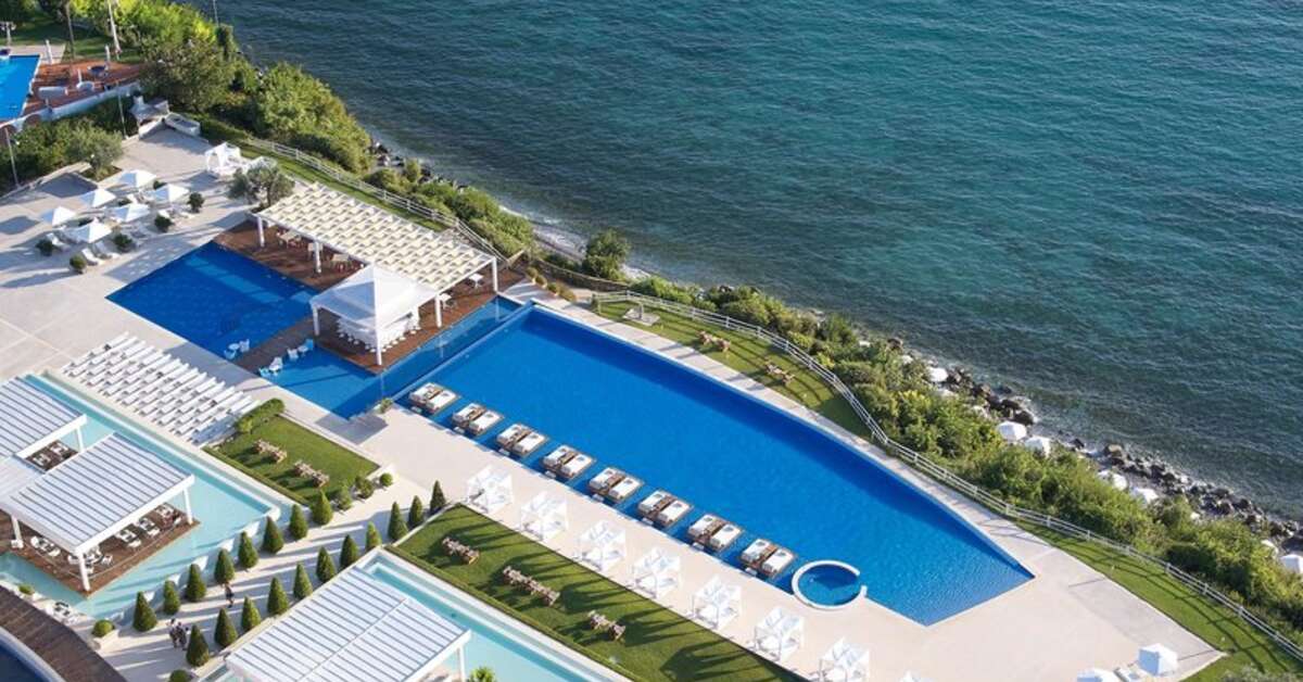 Een foto van het zwembad bij Cavo Olympo Luxury Hotel & Spa