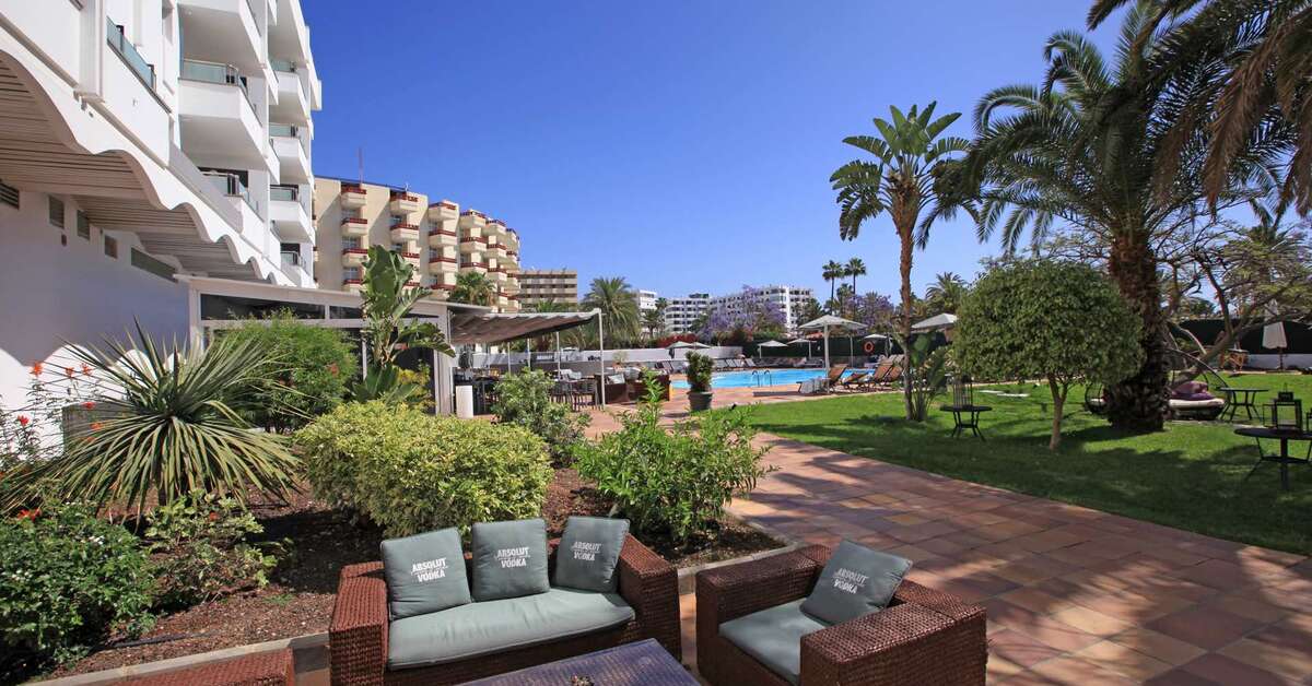 Een foto van het terras bij Axel Beach Maspalomas