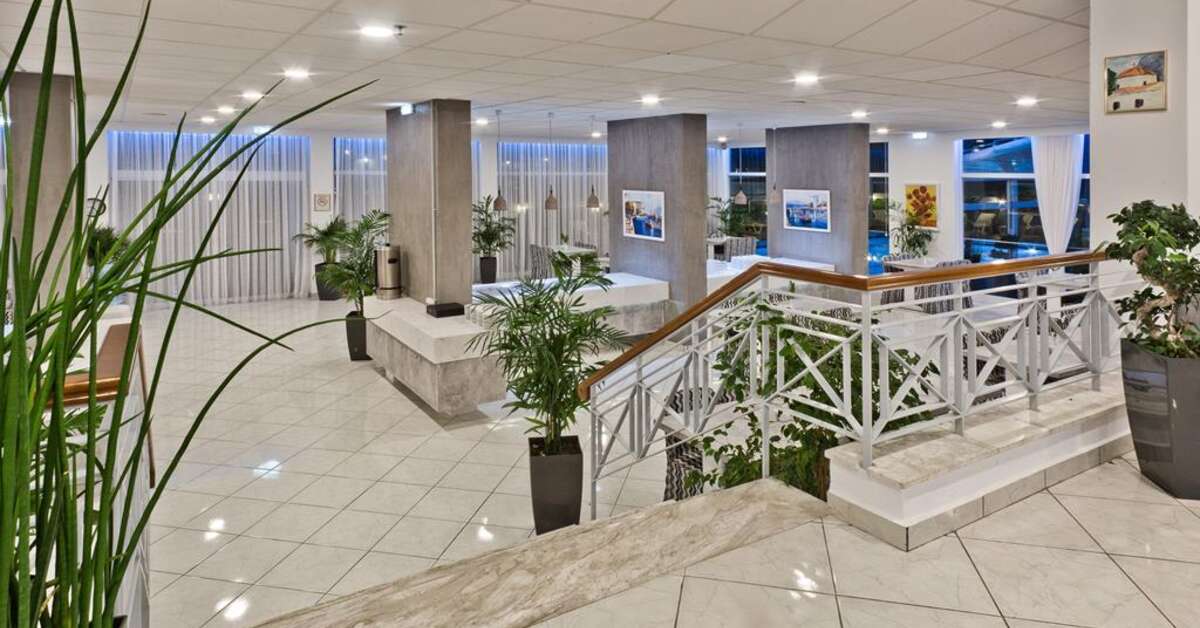 Een foto van het interieur van Miramare Bay