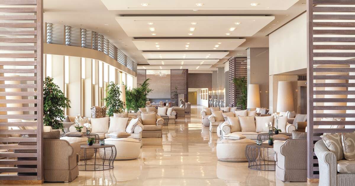 Een foto van het interieur van Sani Beach Hotel