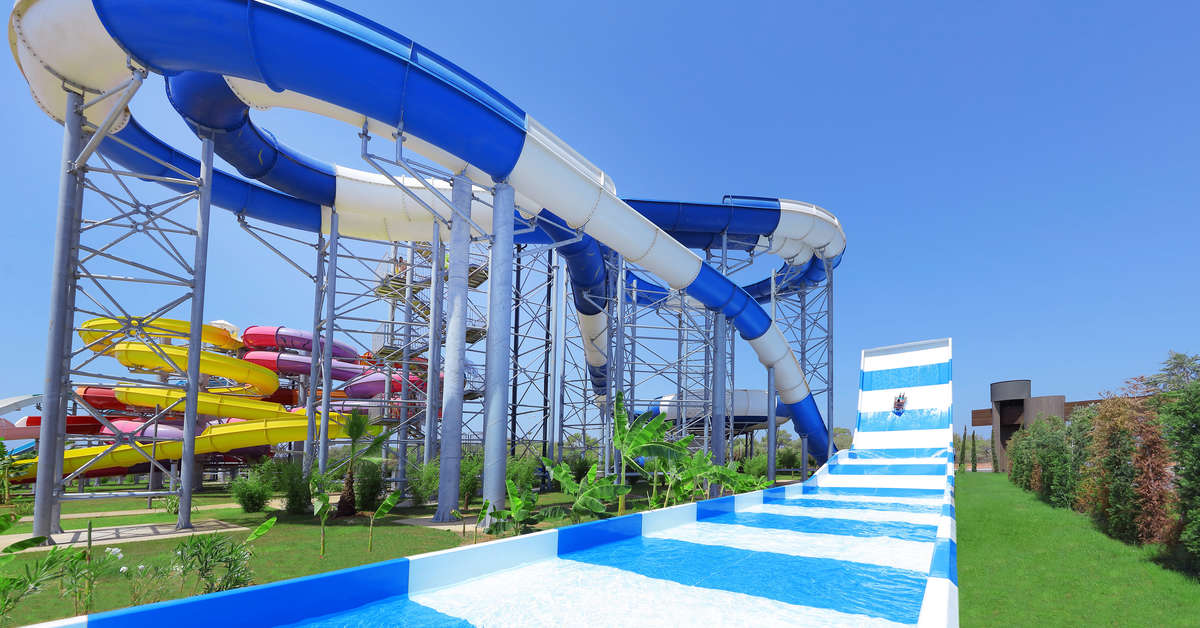 Een foto van het zwembad bij Concorde Luxury Resort