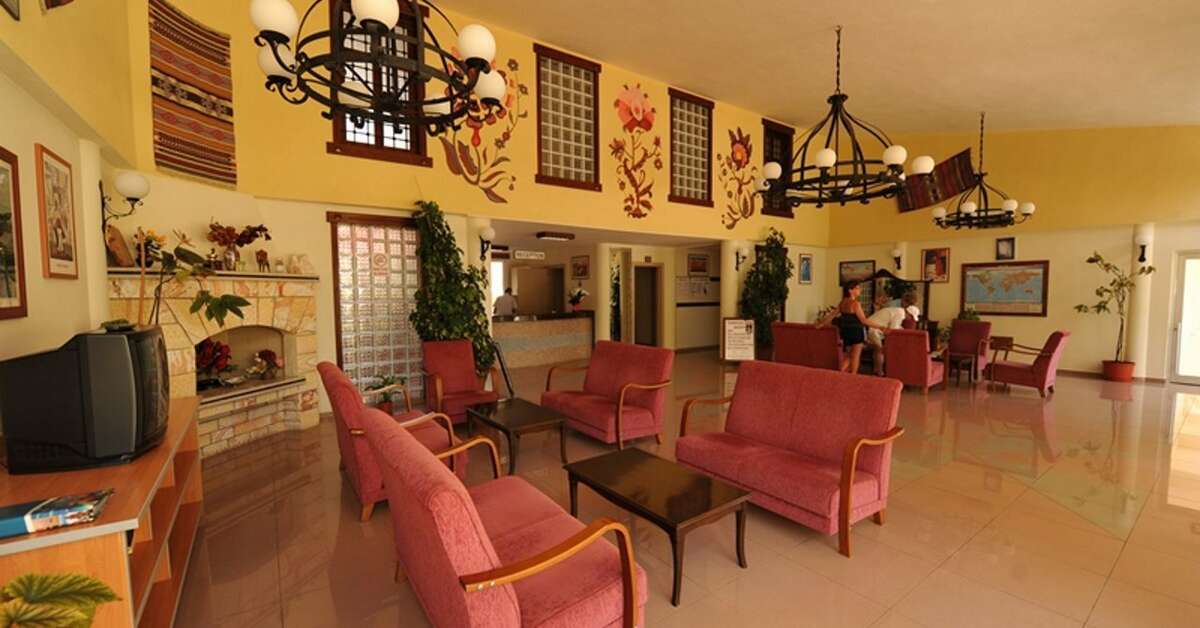 Een foto van het interieur van Mavruka Hotel