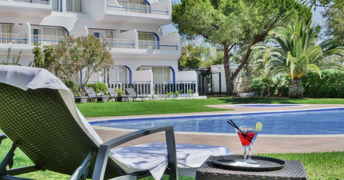 Een foto van het zwembad bij Carvoeiro Garden Hotel