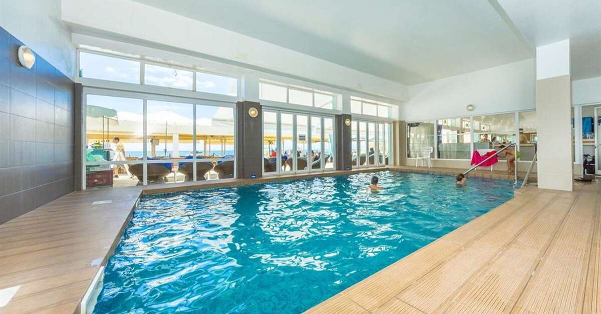 Een foto van het zwembad bij Hotel Sol e Mar