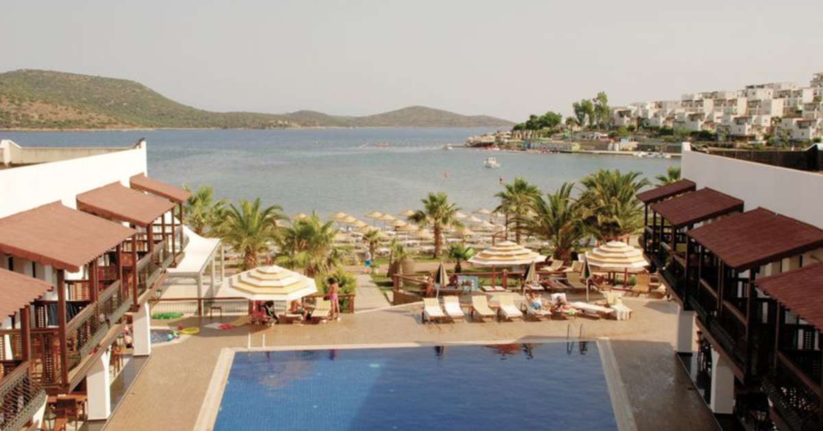 Een foto van het zwembad bij Costa Bitezhan Hotel