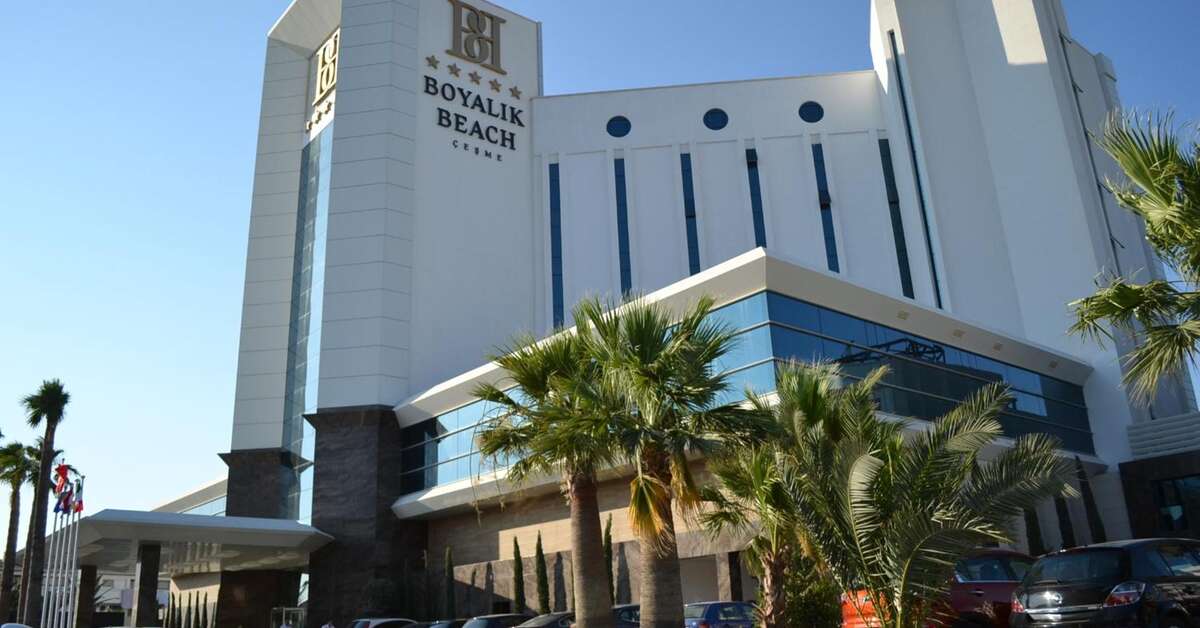 Een foto van de buitenkant van Boyalik Beach Hotel & Spa Thermal Resort