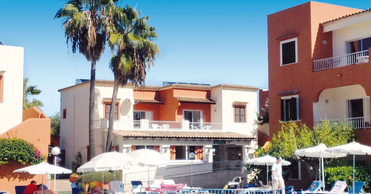Een foto van het zwembad bij Cabot Club Torreblanca