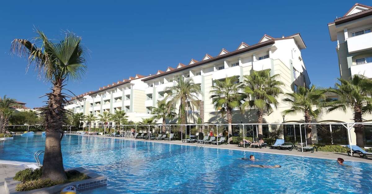 Ein Foto vom Pool im Sural Resort